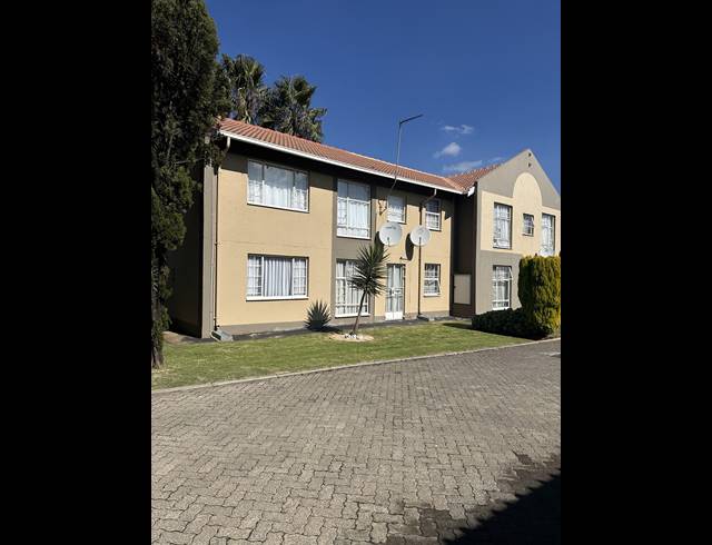 2 BEDROOM TOWNHOUSE FOR SALE IN VERWOERDPARK